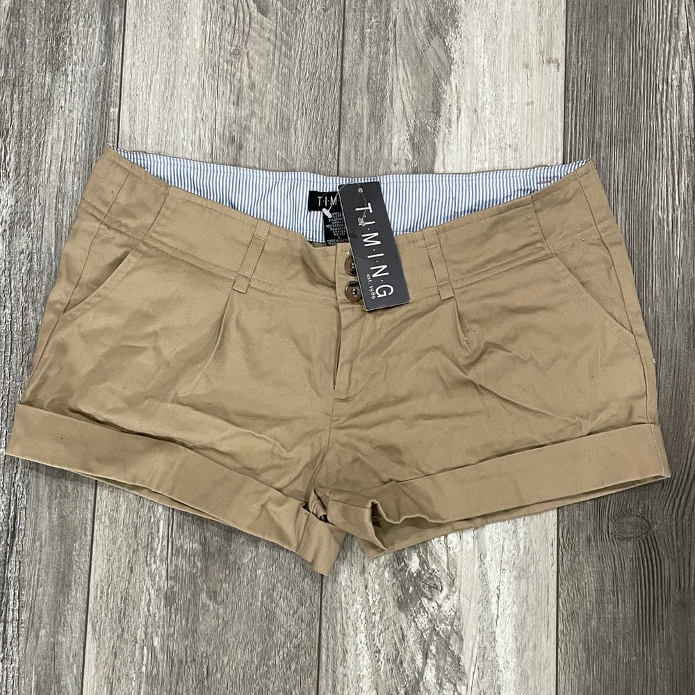 Khaki cargo shorts with tags with blue and white lining inside band